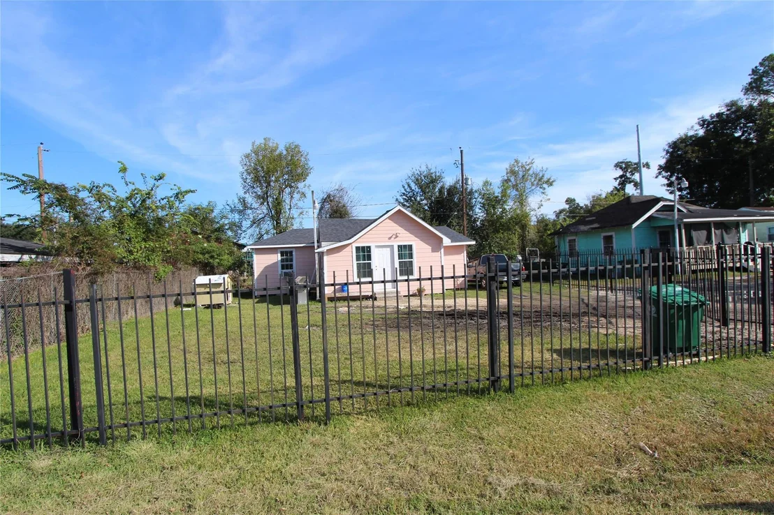 Photo of 7622 West Street