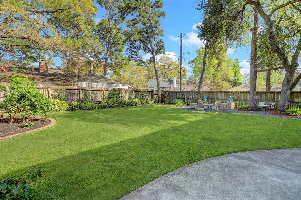 Photo of 802 W Forest Drive