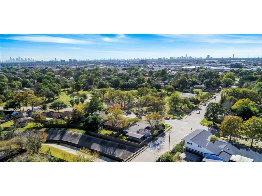 Photo of 5234 Saxon Drive