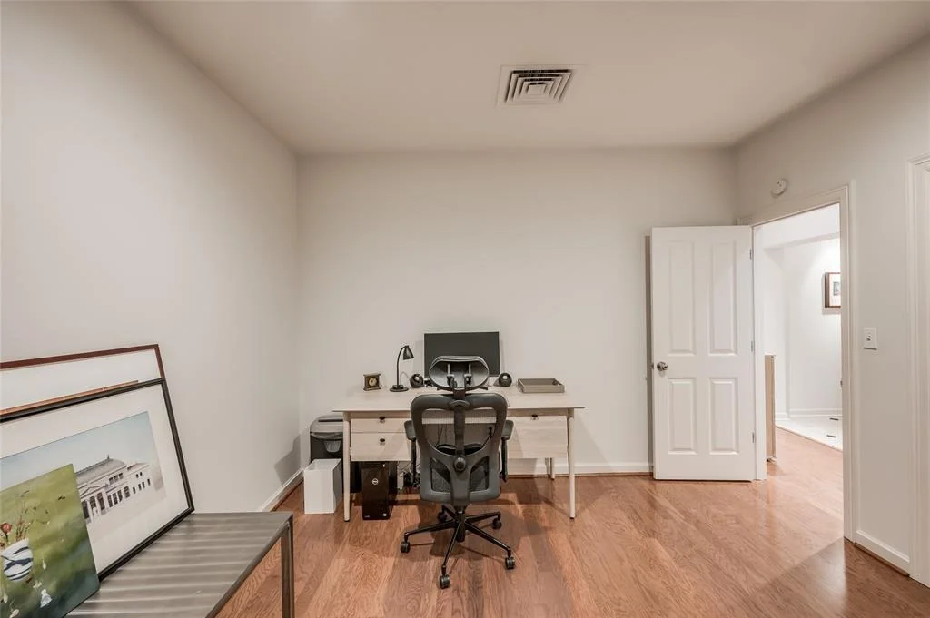 Photo of Unit 708 at 914 Main Street