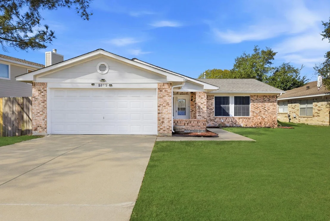 Photo of 5203 Smokey River Drive
