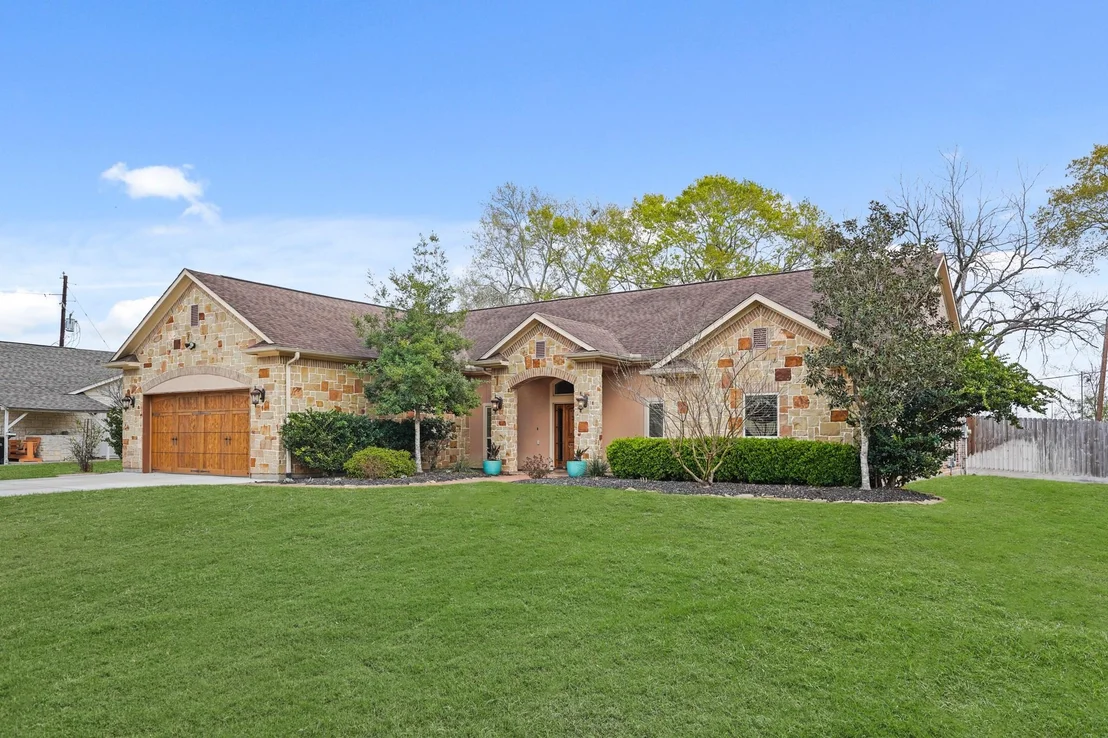Photo of 2910 Fortuna Drive