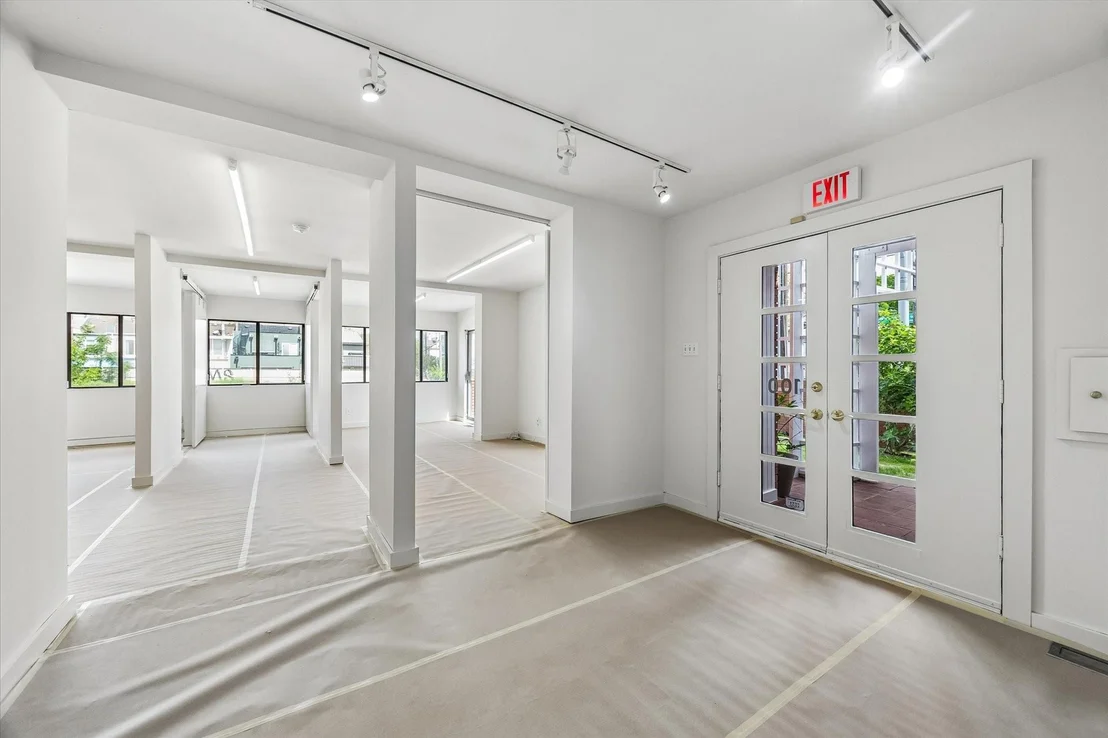 Photo of 2402 Commonwealth Street