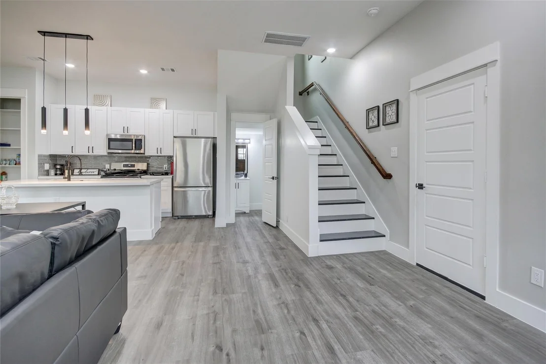 Photo of 9305 Tower Street