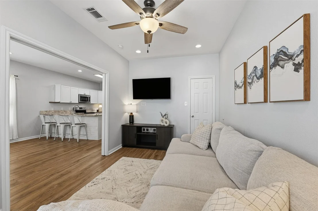 Photo of 16879 Balmoral