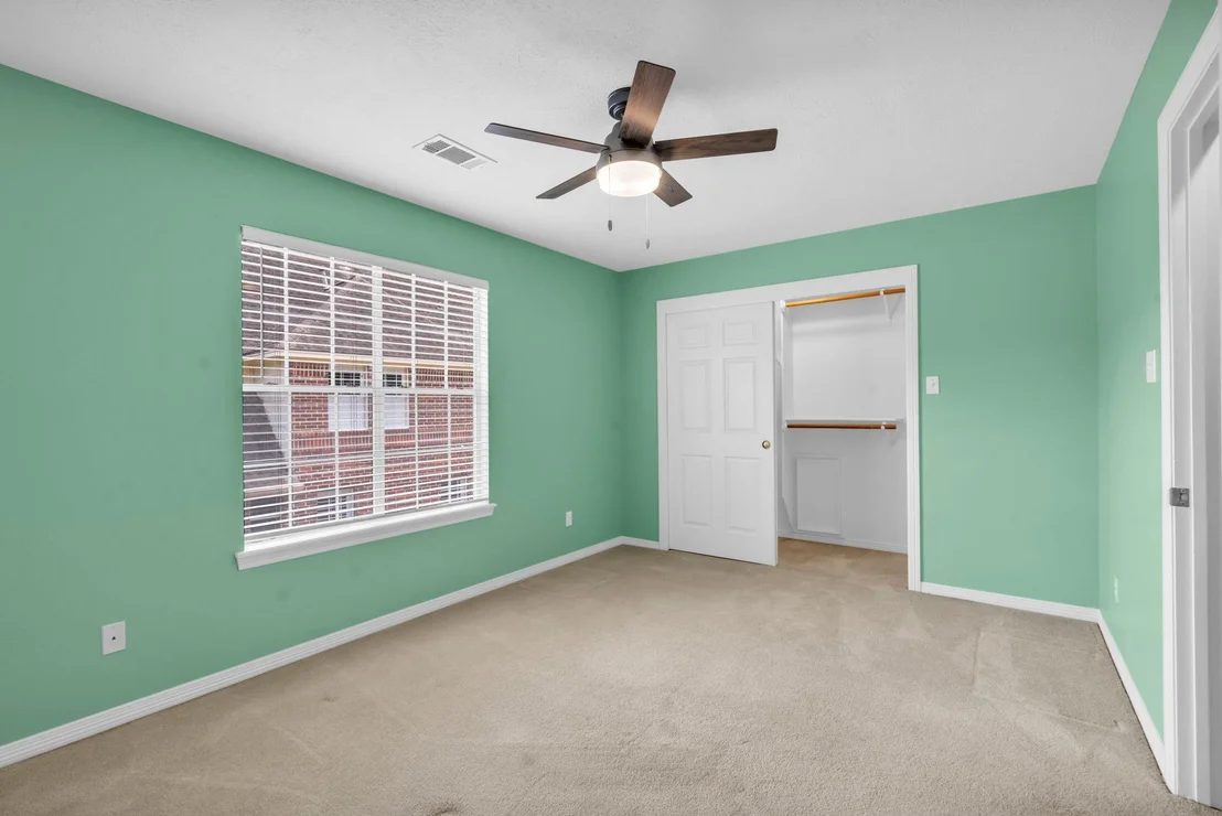 Photo of 142 W Shadowpoint Circle