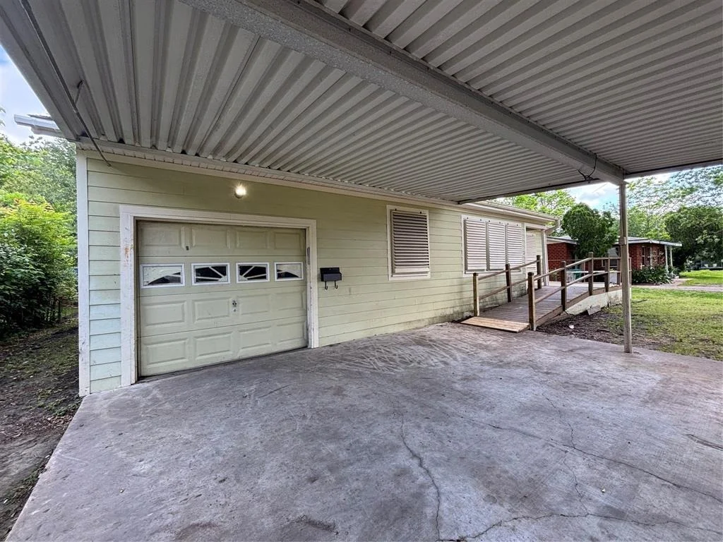 Photo of 612 Honeysuckle Drive