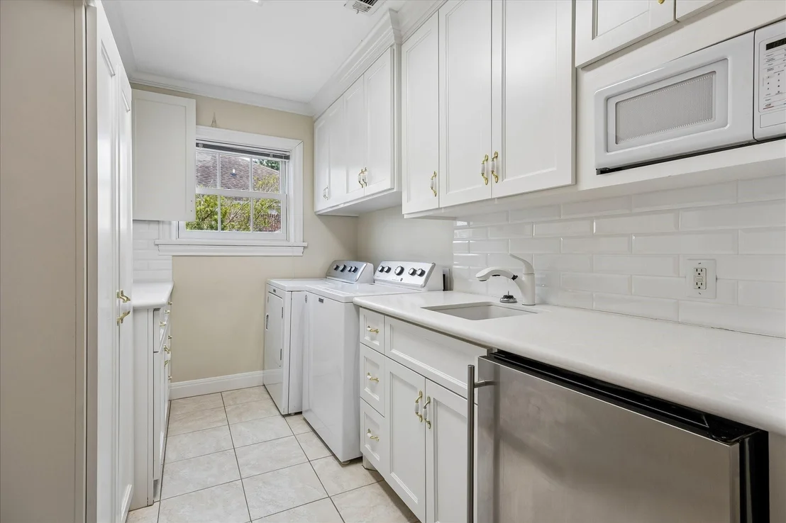 Photo of 2416 Addison Road