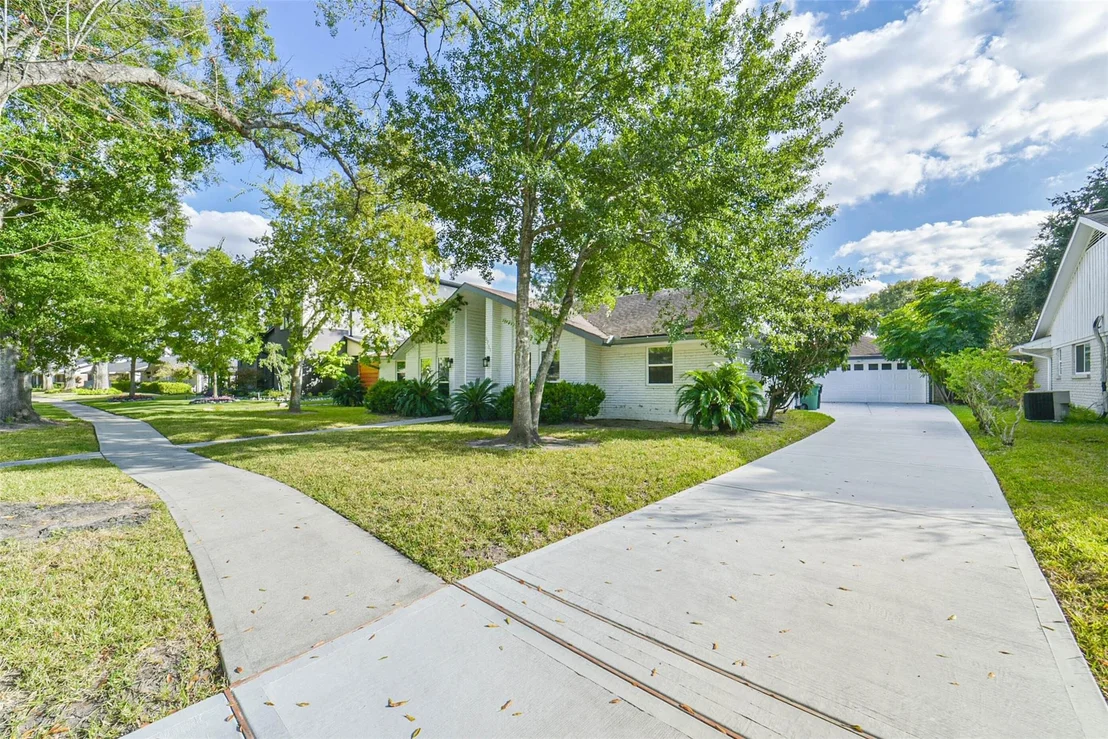 Photo of 5731 Grape Street