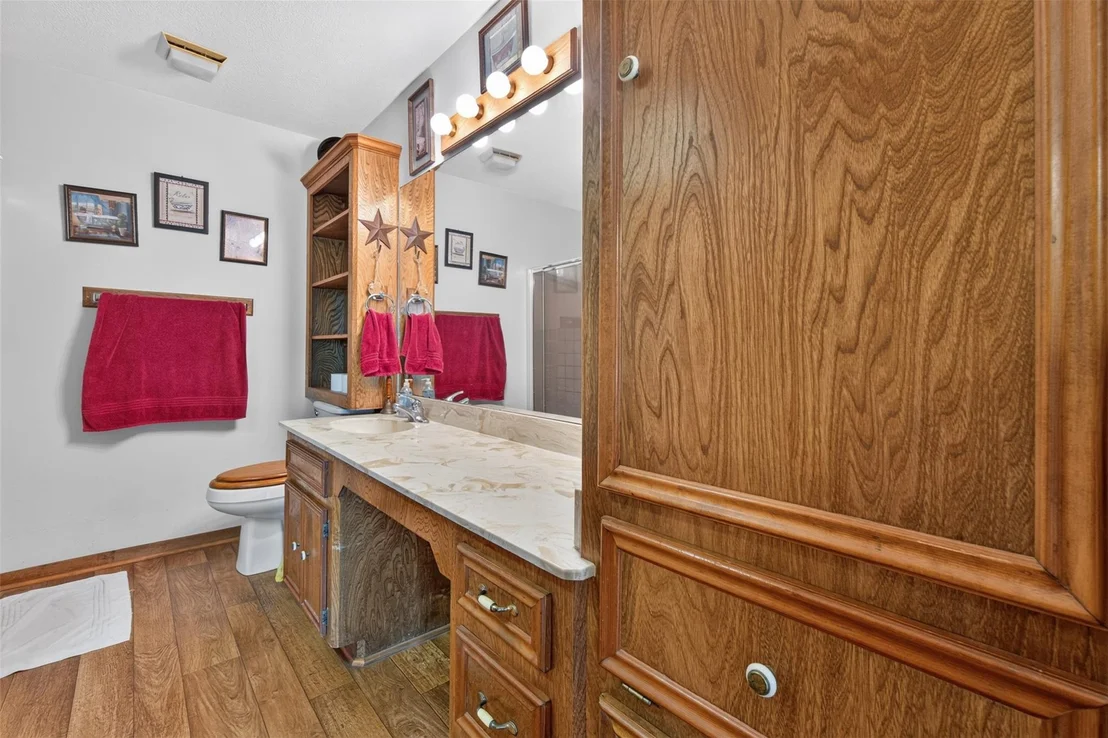 Photo of 281 Lakeshore N