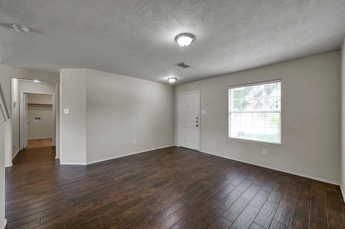 Photo of 23919 Kingbriar Drive