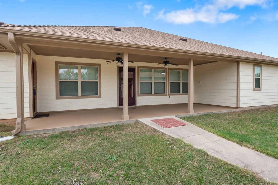 Photo of 1635 Lakeview Drive