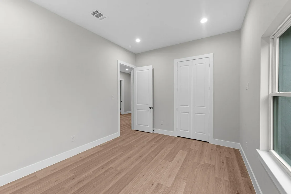 Photo of 2347 Knoblock