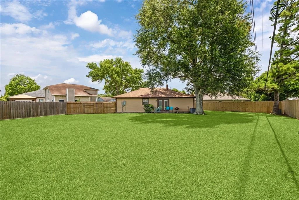 Photo of 1006 W Brompton Drive