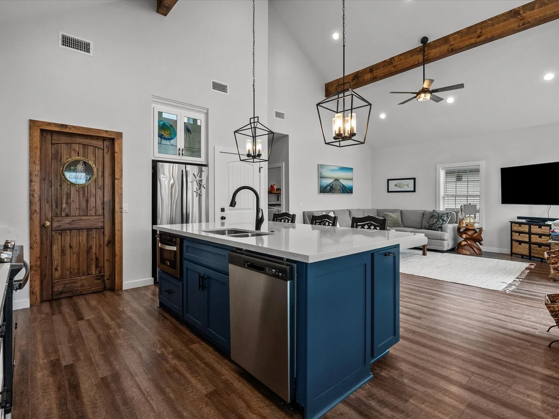 Photo of 822 W 2nd Street