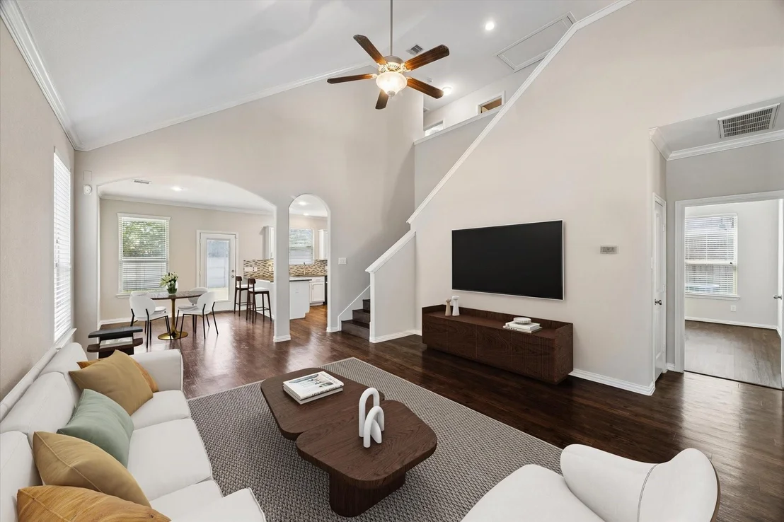 Photo of 660 Oak Circle Drive E