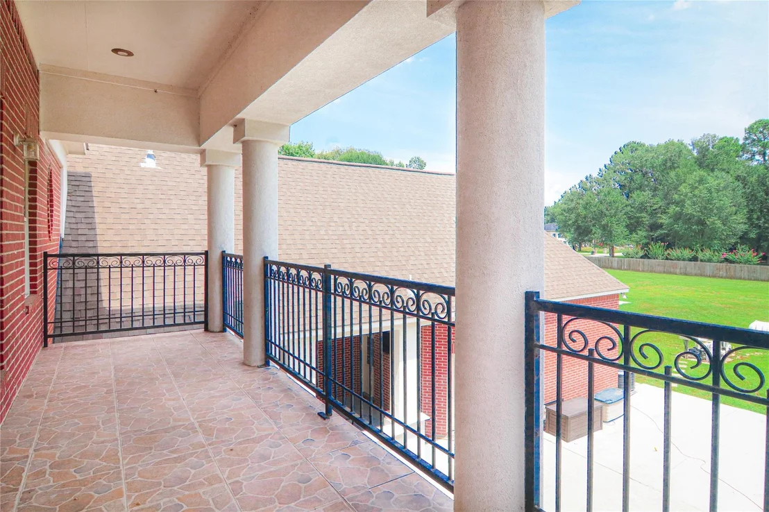 Photo of 19602 Riverwalk Drive