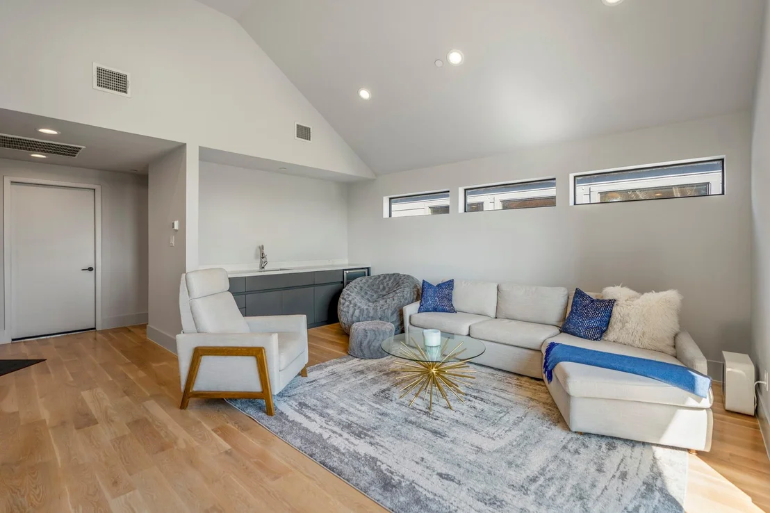 Photo of 405 Detering Street