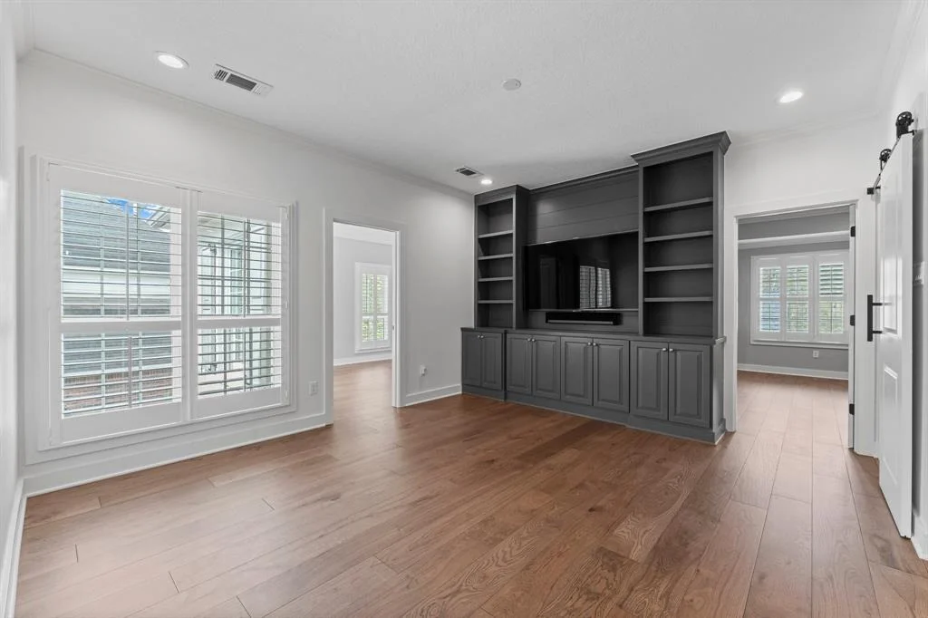 Photo of 184 W Shadowpoint Circle