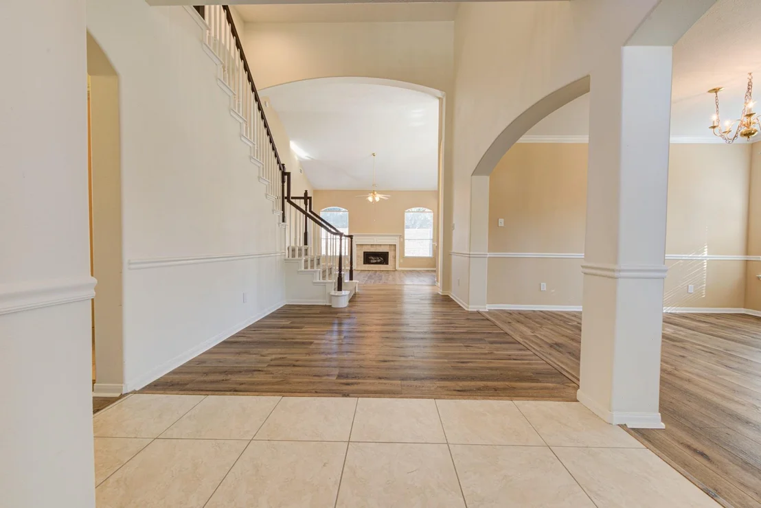 Photo of 18418 Lakeview Circle