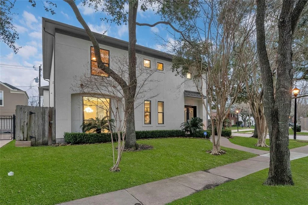 Photo of 3935 Riley Street