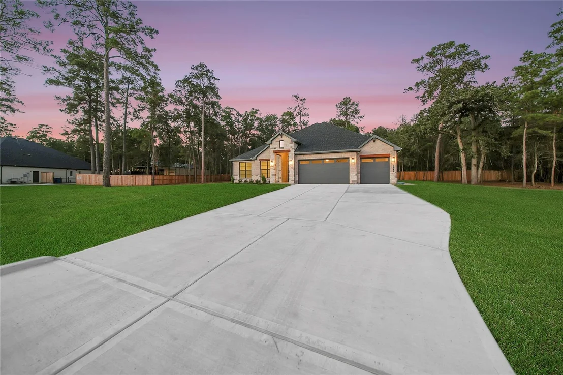 Photo of 352 Louvenia Court