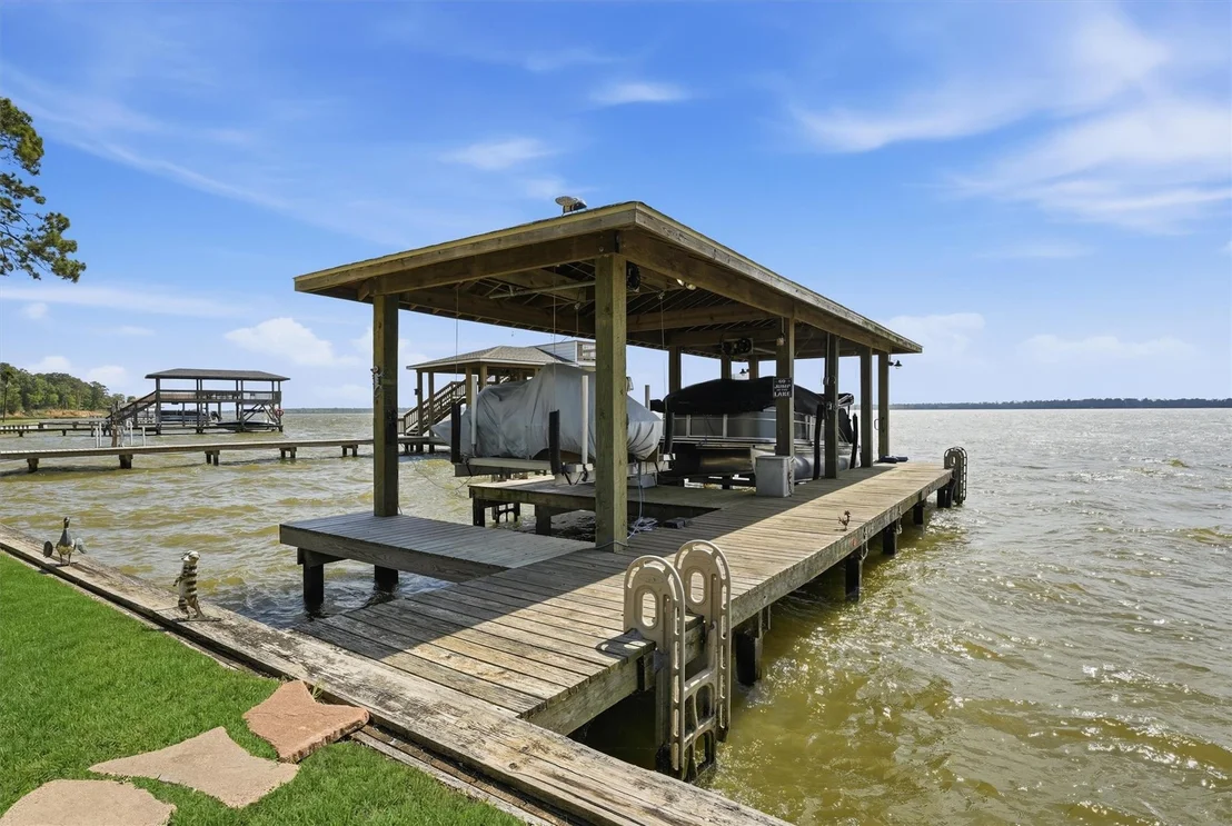 Photo of 18327 Shoreline Drive