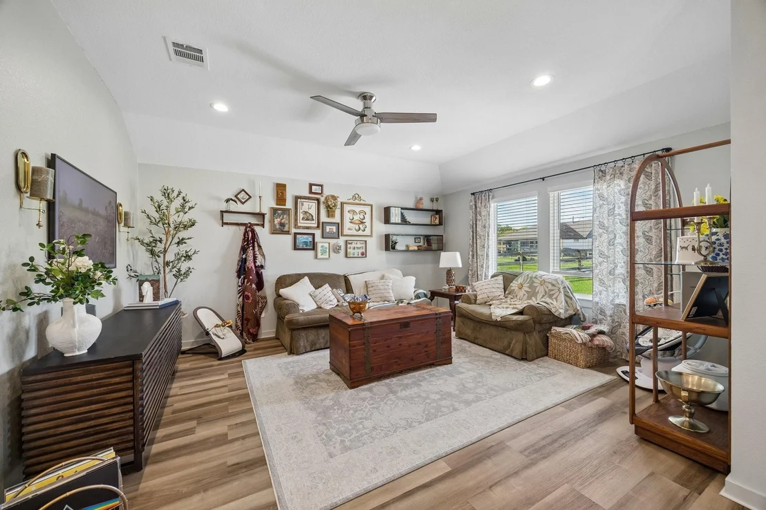 Photo of 334 Lakeway Circle