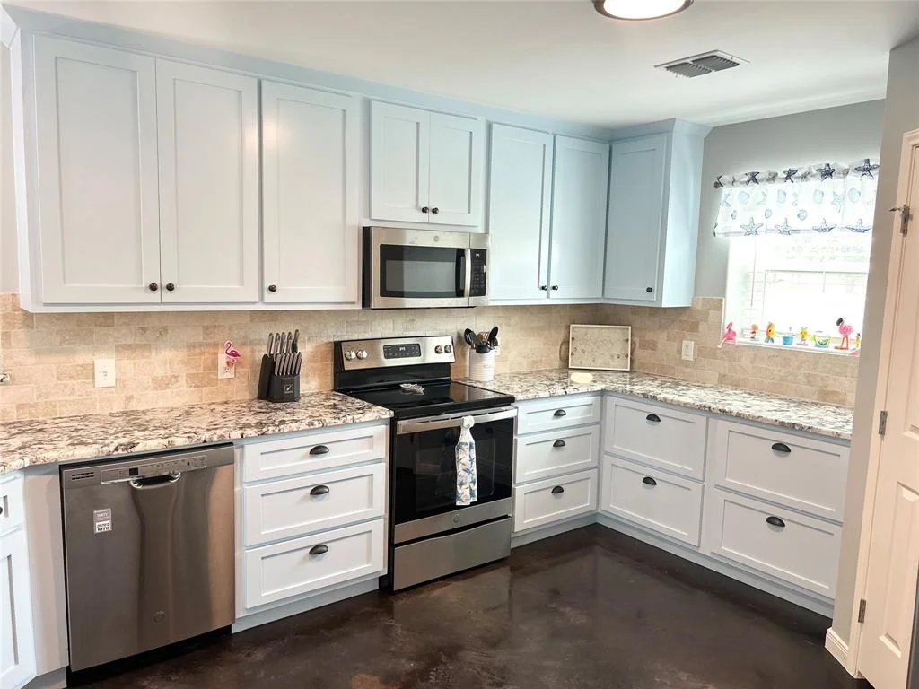 Photo of 305 W Denver Avenue