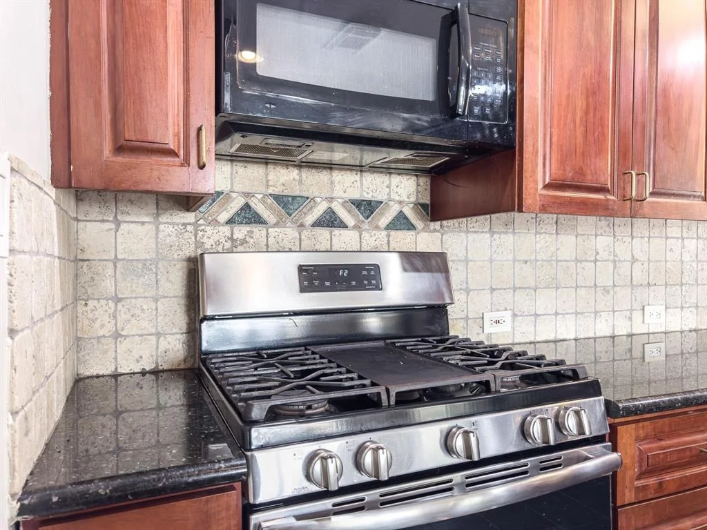 Photo of 4525 Maple Street