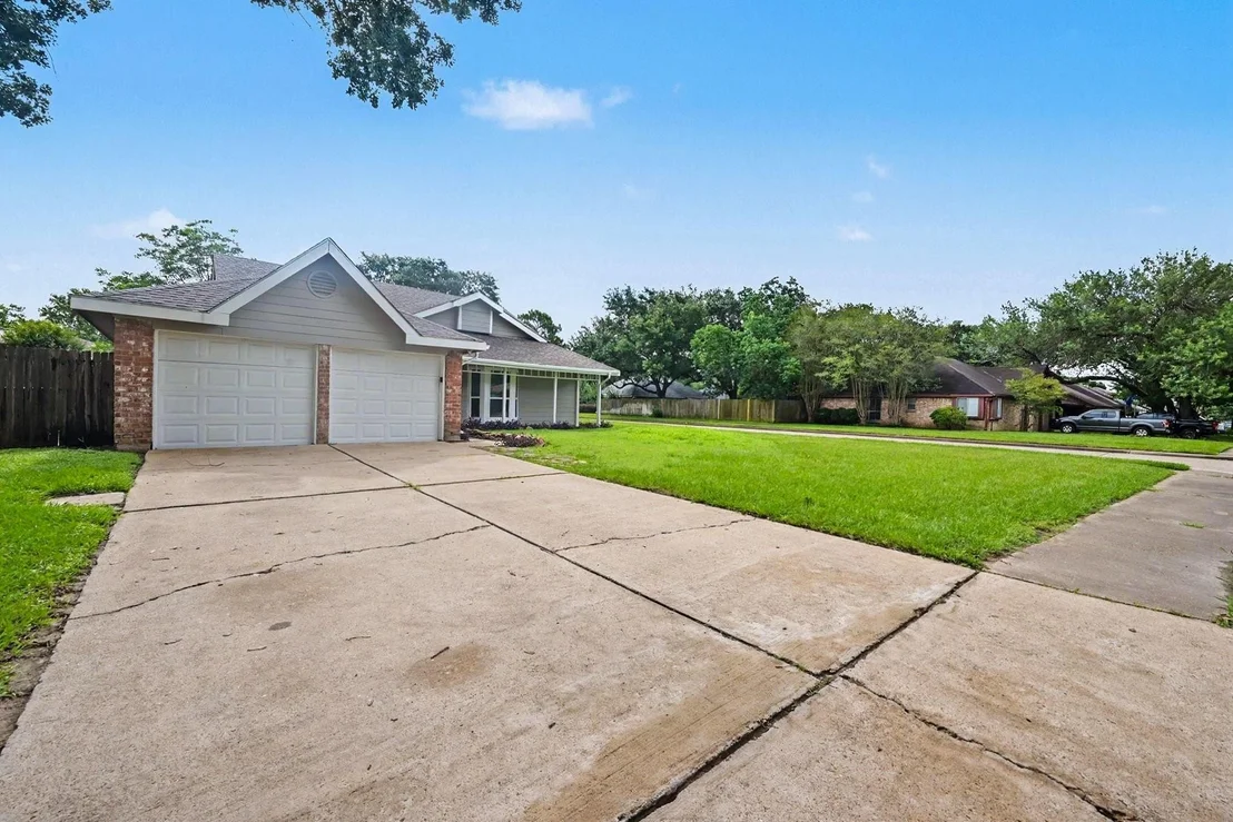 Photo of 2710 Village Circle Drive
