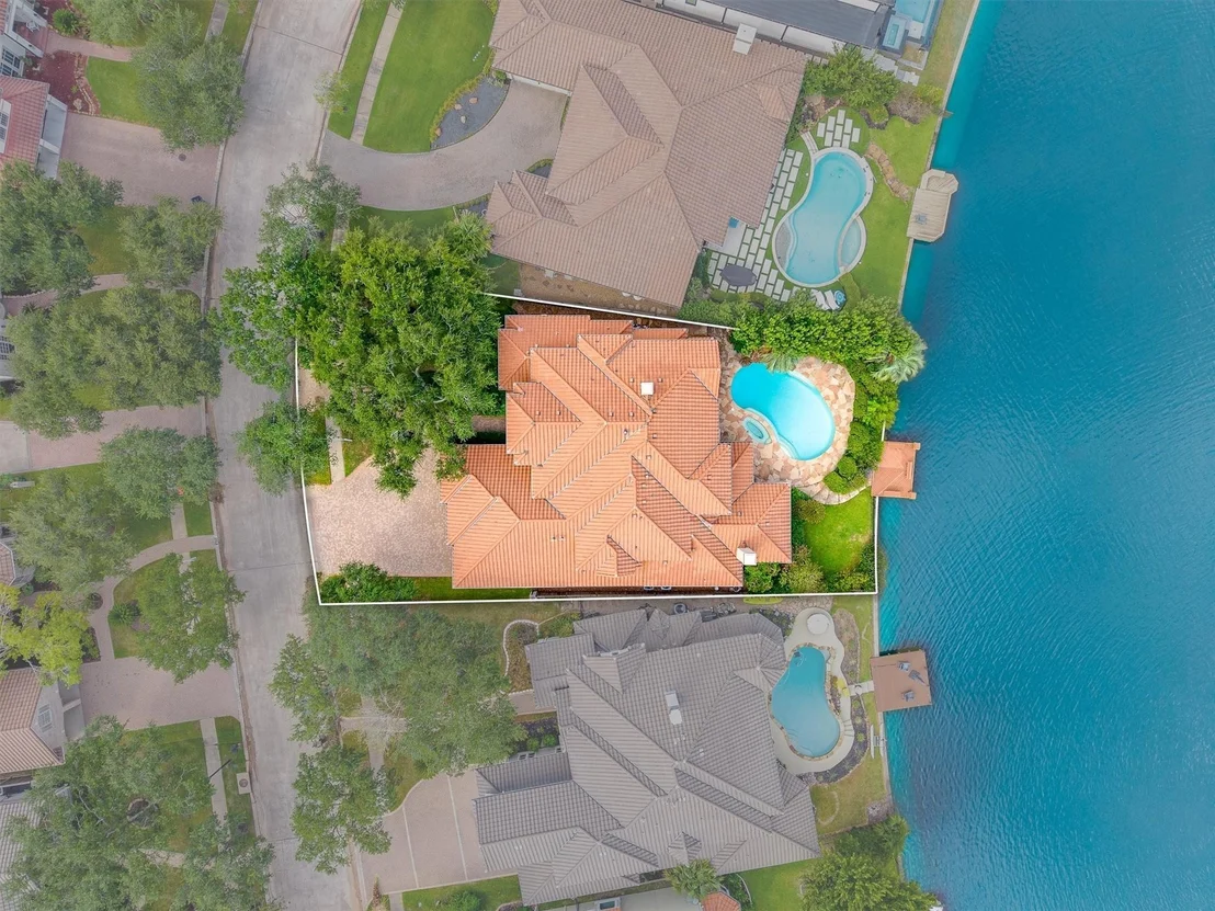 Photo of 19006 Windsor Lakes Drive