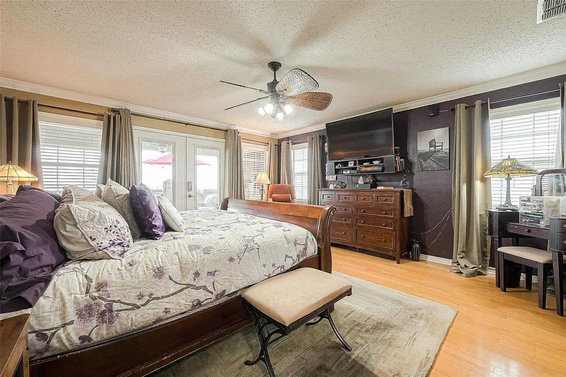 Photo of 792 W Bayshore Drive