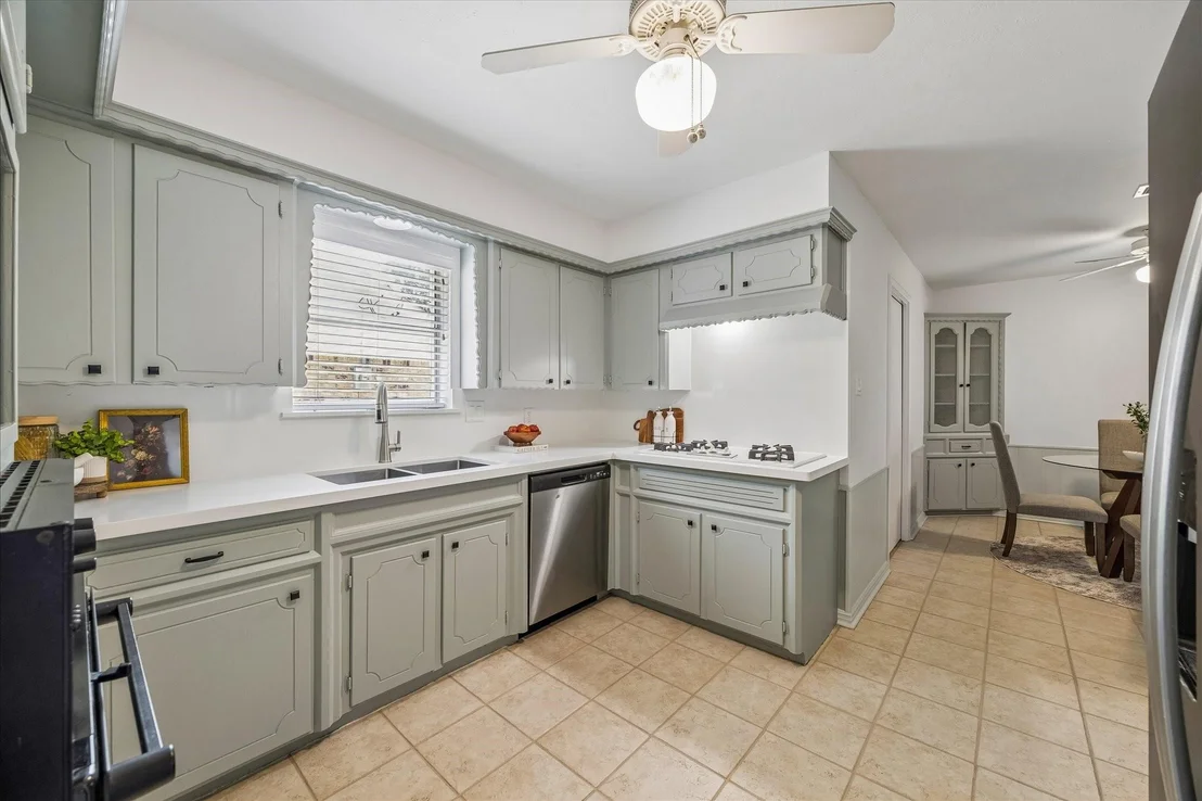 Photo of 11423 Valley Spring Drive
