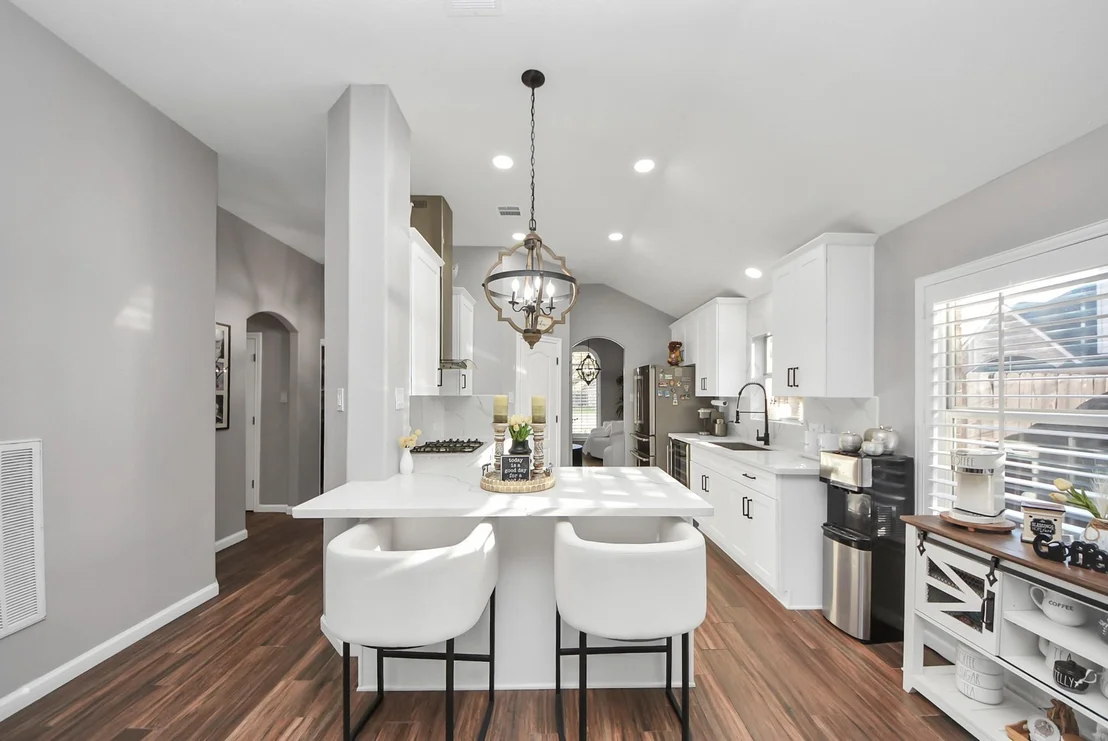 Photo of 6115 Pine Lakes Drive