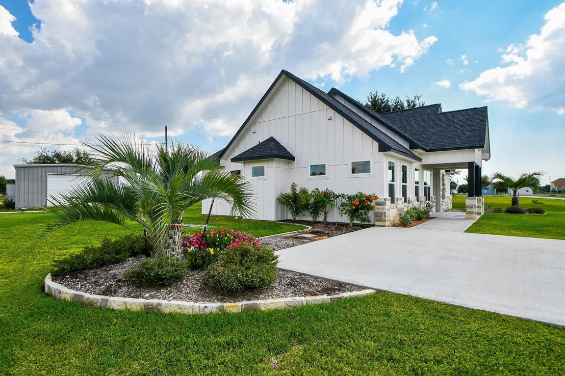 Photo of 595 Buckskin Drive