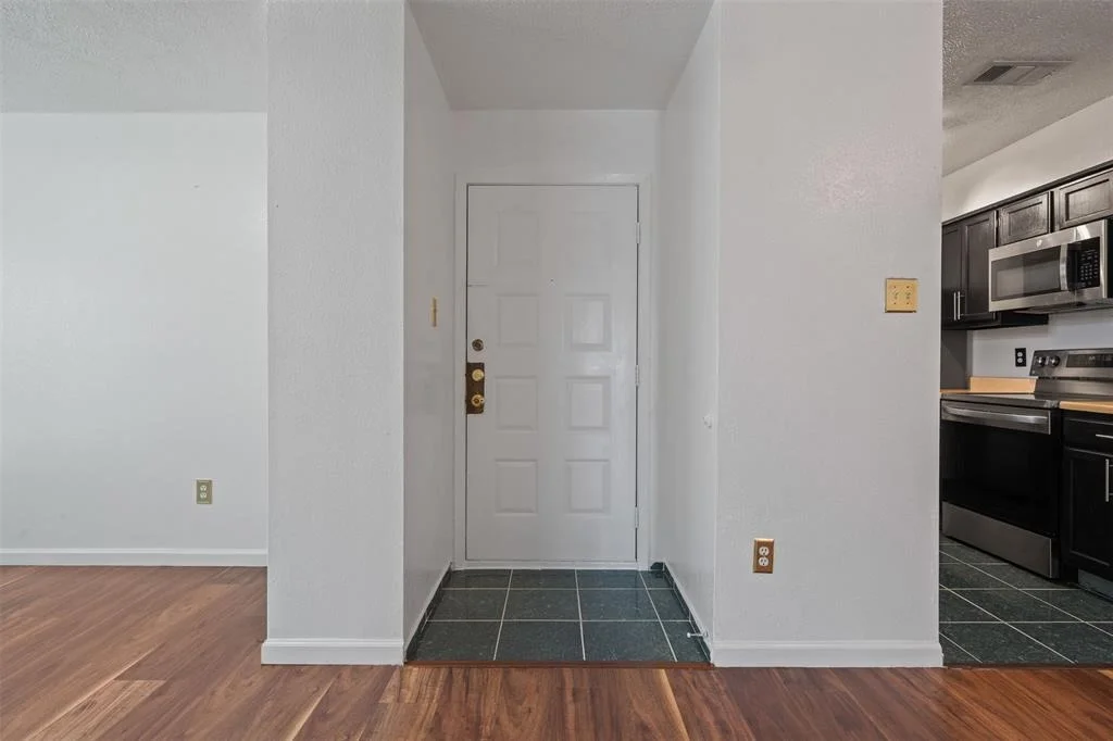 Photo of Unit 1007 at 7313 Gulf Freeway