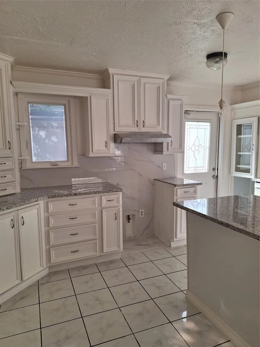 Photo of 4030 Knoll Glen Drive