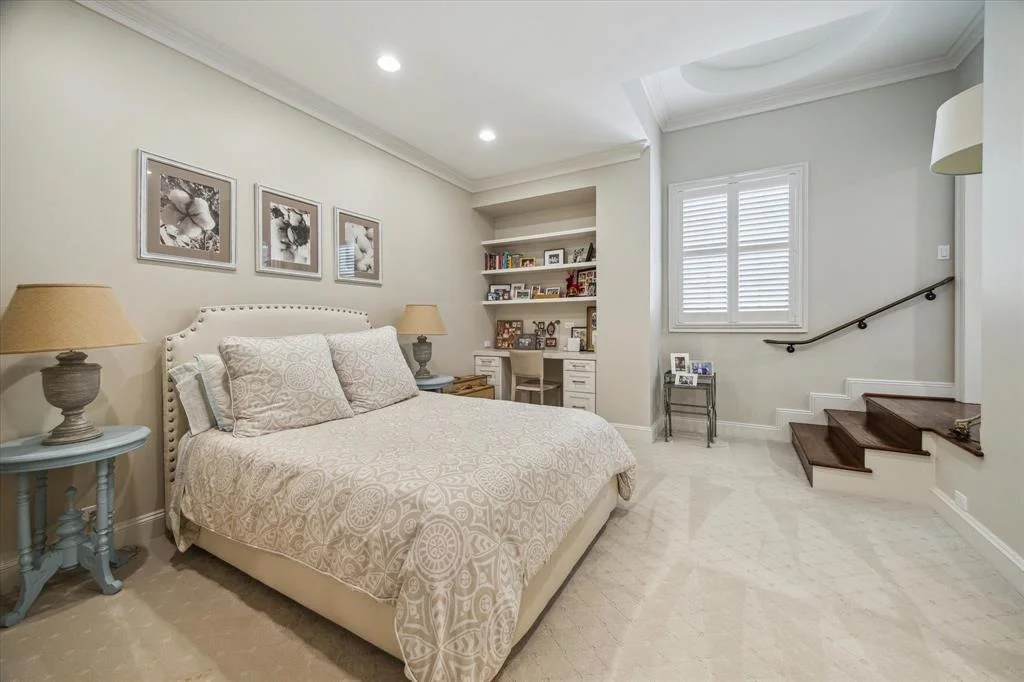 Photo of 2411 River Oaks Boulevard
