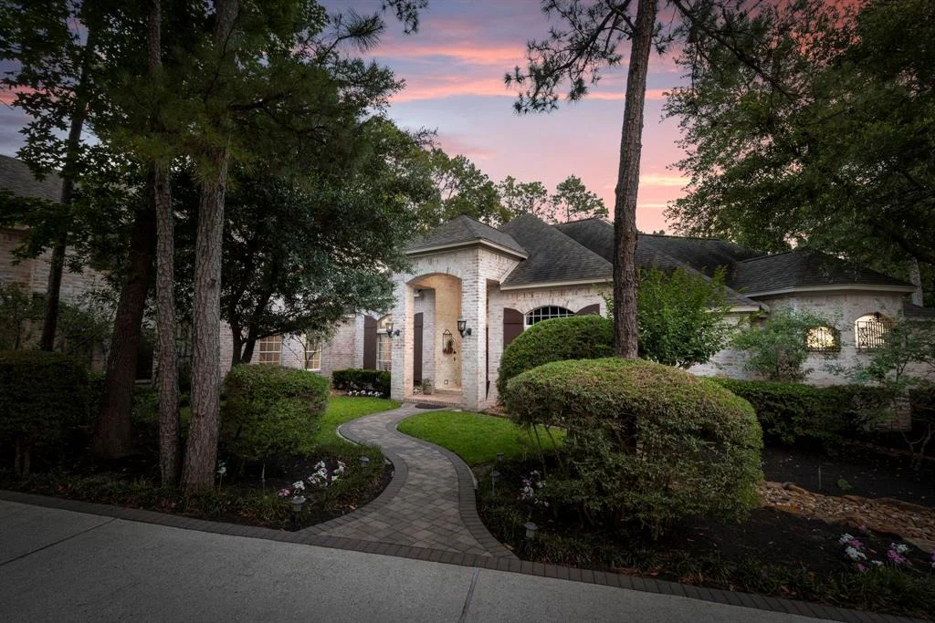 Photo of 63 N Wooded Brook Circle