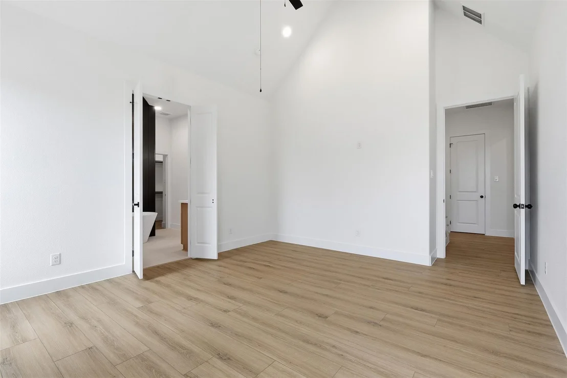 Photo of 467 Springfield Trail