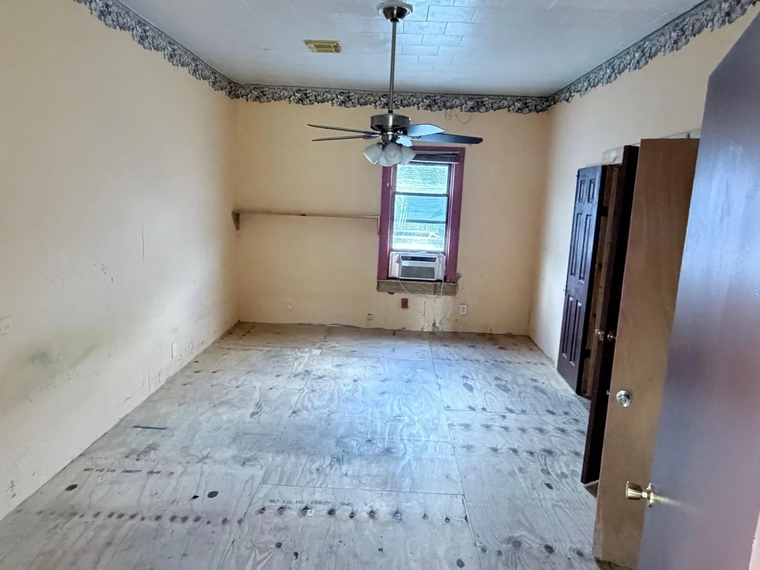 Photo of 419 W 2nd Street