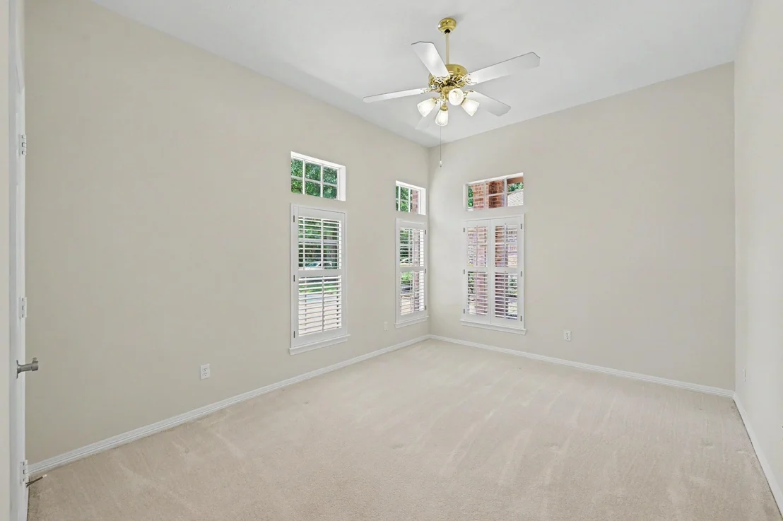 Photo of 22 N Castlegreen Circle