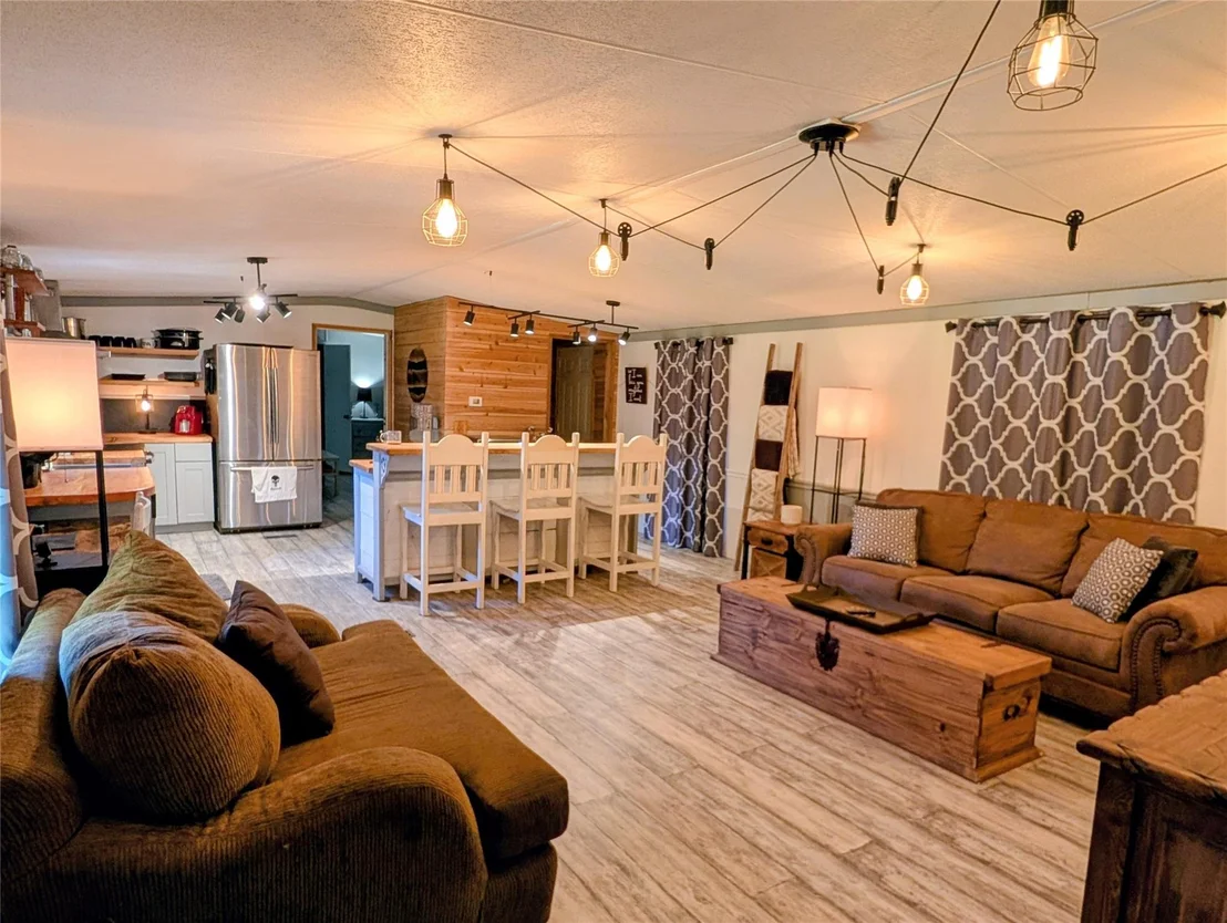Photo of 346 Lakeside Circle