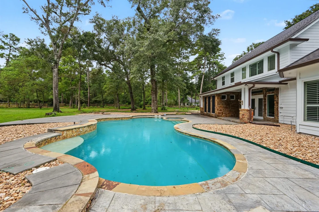 Photo of 10933 Lake Forest Drive