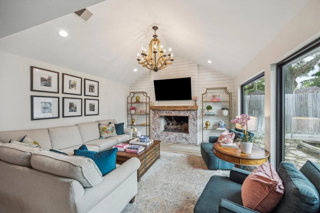 Photo of 14707 Carolcrest Drive
