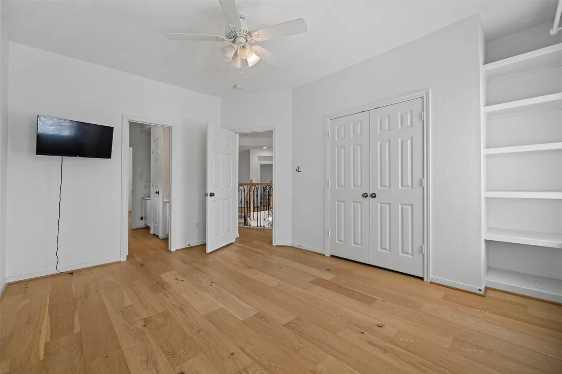 Photo of 98 E Beckonvale Circle