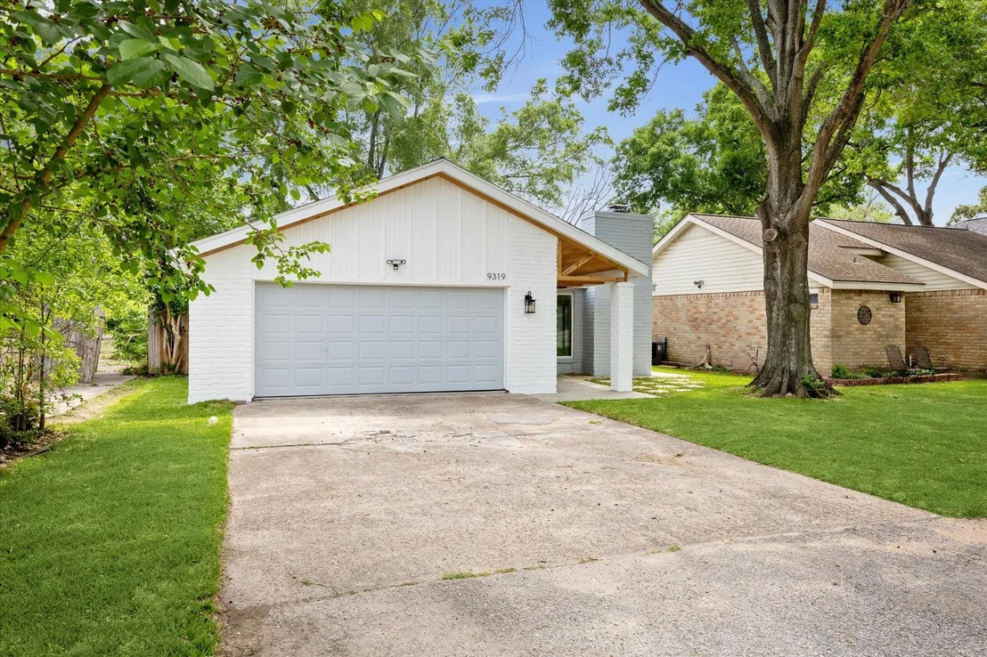 Photo of 9319 Carousel Lane