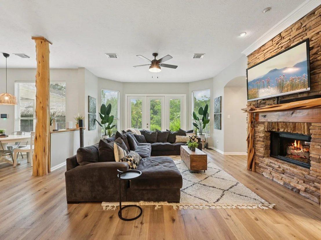 Photo of 2037 Lakeside Drive