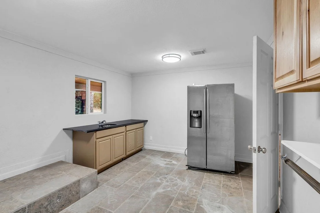 Photo of 83 White Oak Drive N